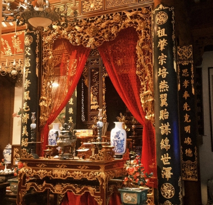 Nét đẹp bài trí ban thờ gia tiên và truyền thống đạo hiếu của người Việt xưa